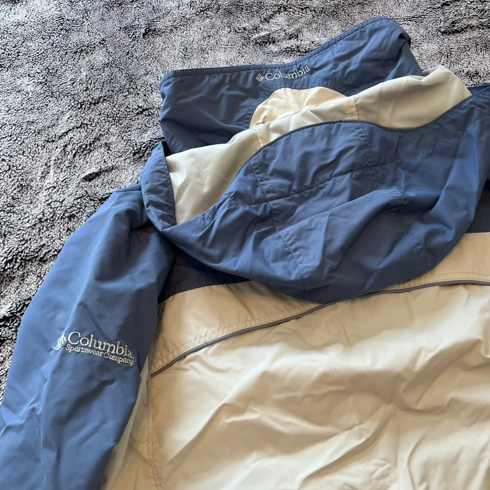 Women’s Columbia Blue and Cream Shell Jacket - Picture 4 of 10